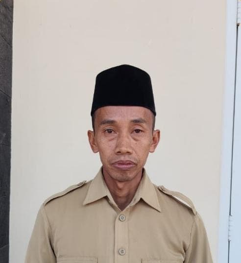Potret Lilik Sugiarto, Staf Kalurahan Margomulyo.