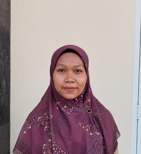 Potret Nita Budi Lestari, Staf Kalurahan Margomulyo.